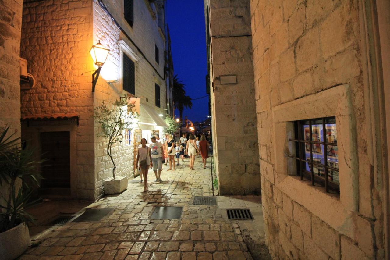 Town House In The Centre Of Historic Trogir Villa Exteriör bild