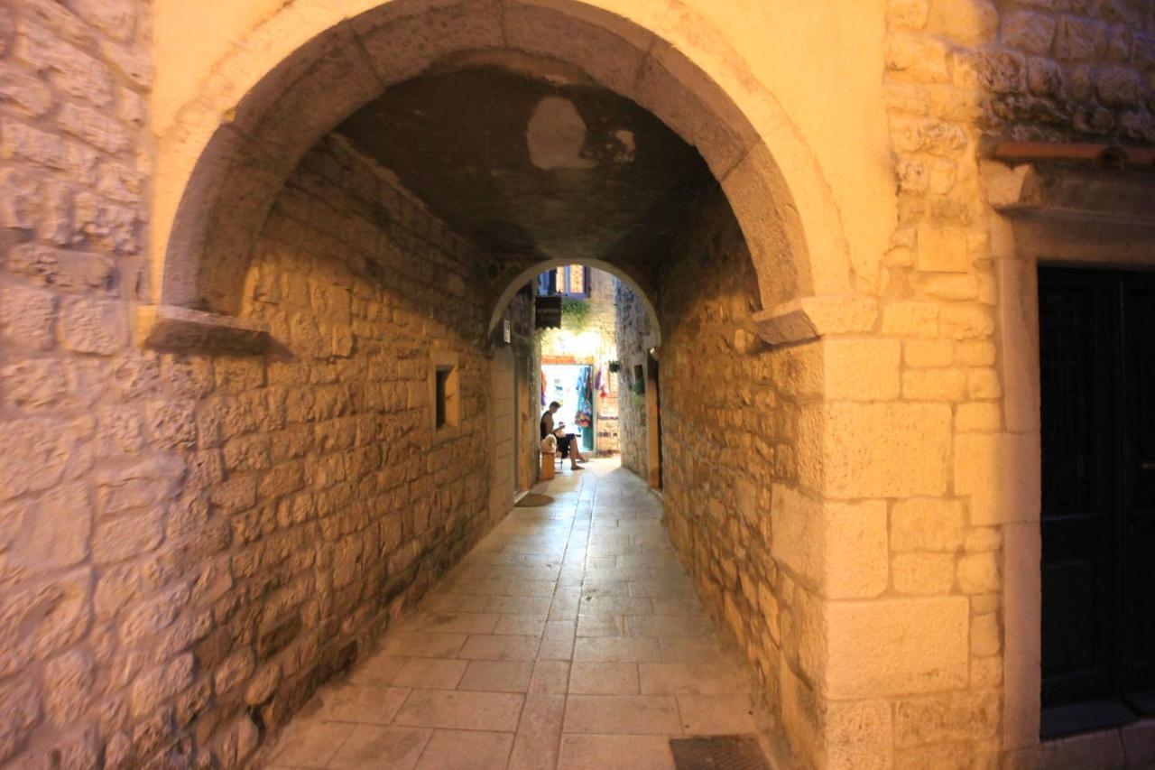 Town House In The Centre Of Historic Trogir Villa Exteriör bild