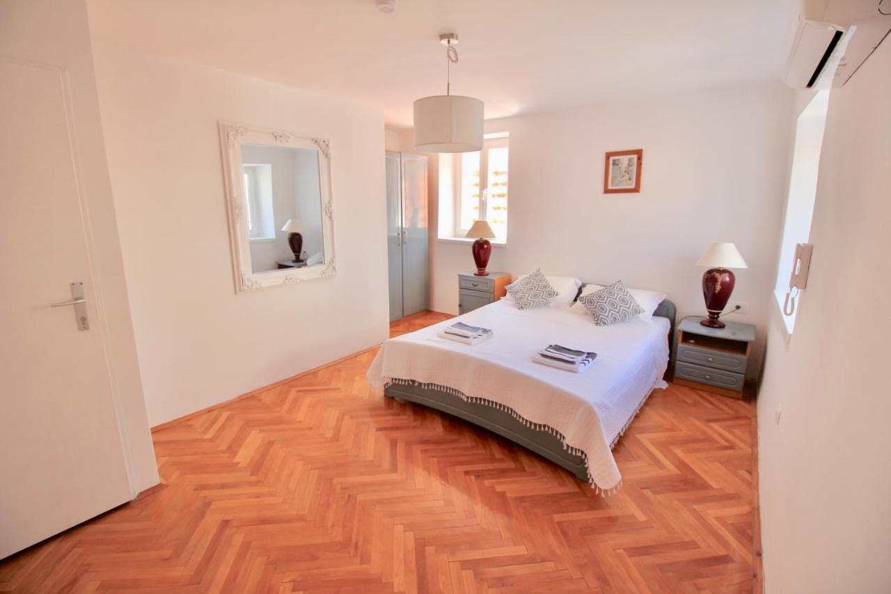 Town House In The Centre Of Historic Trogir Villa Exteriör bild